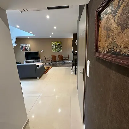 Spacious Flat Close To The Railway Station Appartement