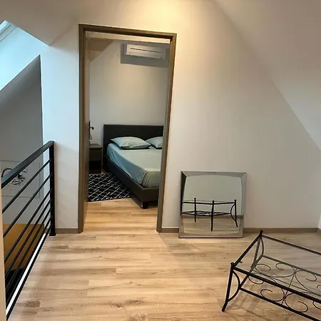 Spacious Flat Close To The Railway Station