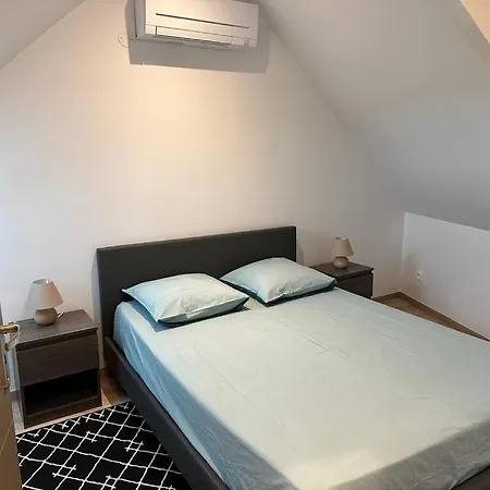 Spacious Flat Close To The Railway Station *