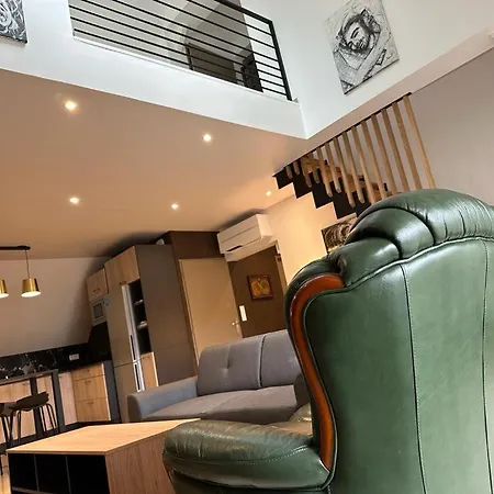 Spacious Flat Close To The Railway Station